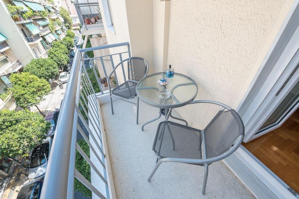 Comfy Apartment In Acropolis Area By Cloudkeys Афины Экстерьер фото